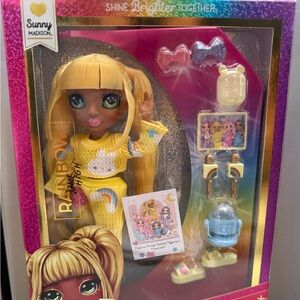 New in Box Rainbow High Jr High PJ Party Sunny Madison 9” Posable Doll